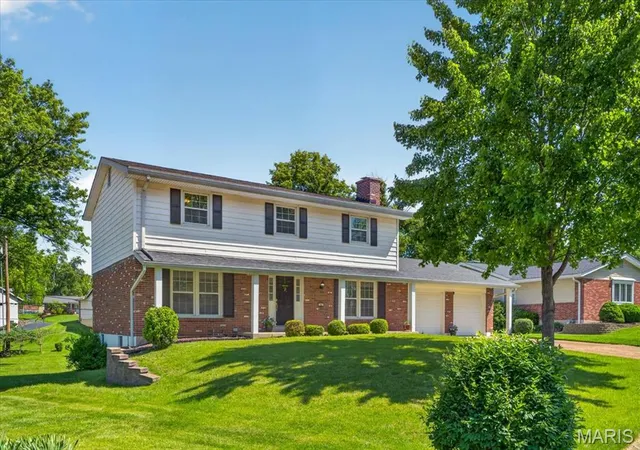 2nd image of 249 Aspen Trail Dr, Ballwin, MO 63011 | MLS# MIS26047301