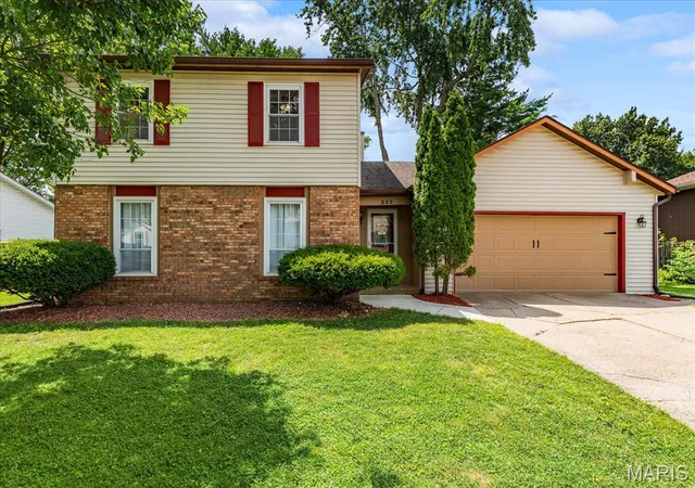2nd image of 320 Fieldcrest Dr, Belleville, IL 62226 | MLS# MIS26047307