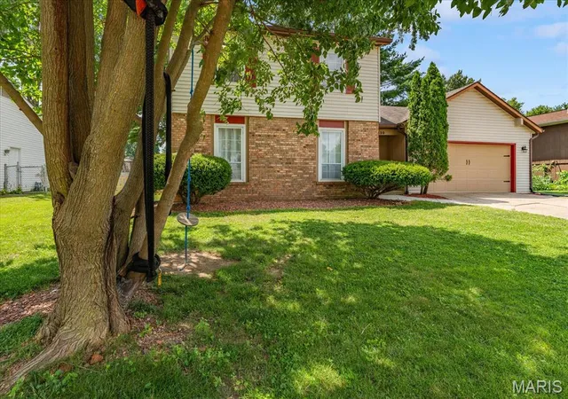 3rd image of 320 Fieldcrest Dr, Belleville, IL 62226 | MLS# MIS26047307