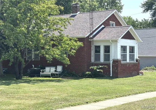 Photo 1 of Single family home for sale at 222 N Locust St, Greenville, IL 62246 | MLS# MIS26047309 | Listing updated on 2026-08-08