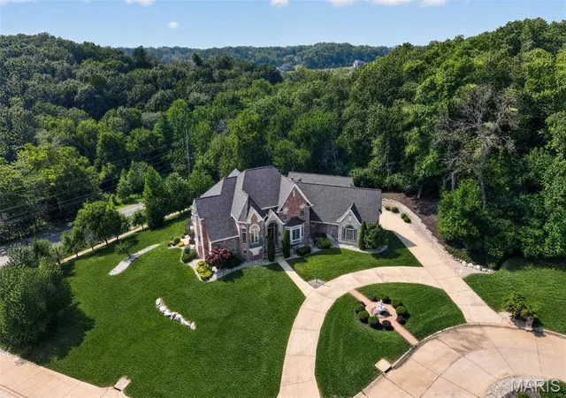 Photo 1 of Sale Pending at 5 Kehrs Mill Glen Ct, Chesterfield, MO 63005 | MLS# MIS26047312 | Listing updated on 2026-08-10