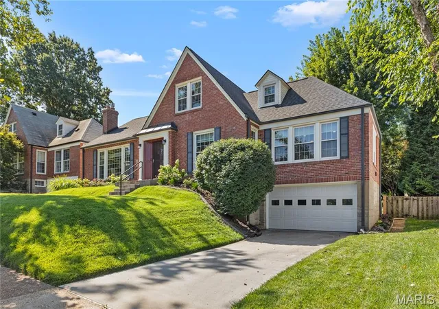 Photo 2 of Sale Pending at 7910 Lafon Pl, Saint Louis, MO 63130 | MLS# MIS26047315 | Listing updated on 2026-08-01