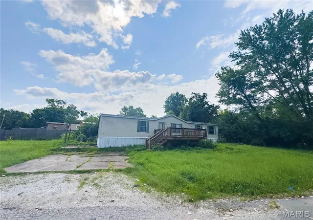 Photo 2 of Manufactured home for sale at 5592 Briarwood Dr, House Springs, MO 63051 | MLS# MIS26047317 | Listing updated on 2026-07-23