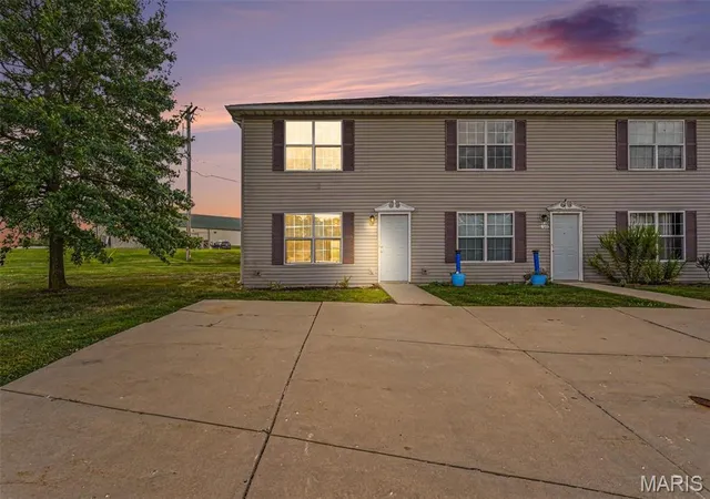 Photo 1 of Townhouse for sale at 1055 Arlington Wy, Warrenton, MO 63383 | MLS# MIS26047321 | Listing updated on 2026-10-02