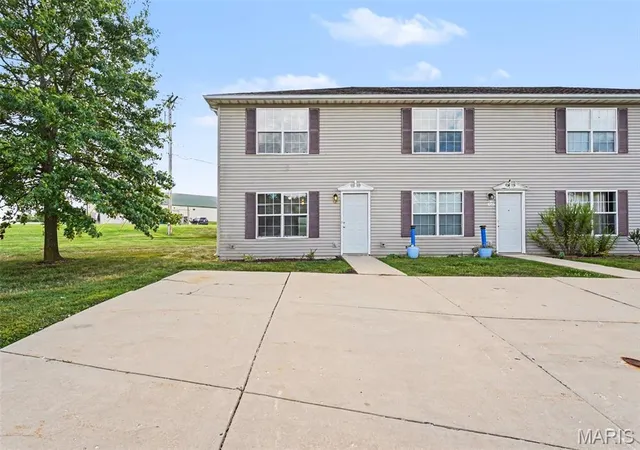 Photo 3 of Townhouse for sale at 1055 Arlington Wy, Warrenton, MO 63383 | MLS# MIS26047321 | Listing updated on 2026-10-02