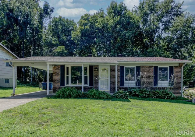 Photo 1 of Sale Pending at 3357 Glendale Ave, Saint Charles, MO 63301 | MLS# MIS26047323 | Listing updated on 2026-09-05