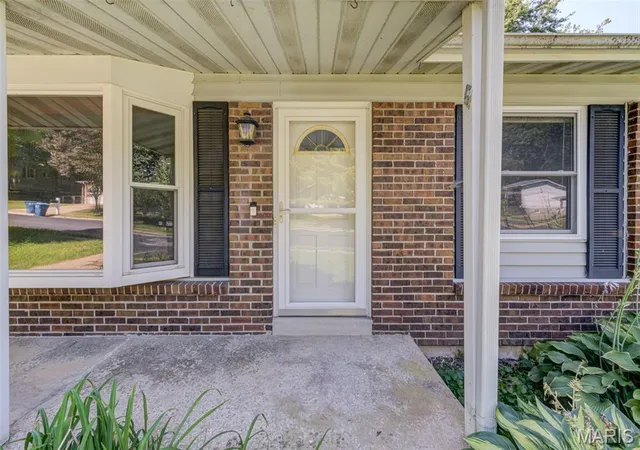 Photo 2 of Sale Pending at 3357 Glendale Ave, Saint Charles, MO 63301 | MLS# MIS26047323 | Listing updated on 2026-09-05