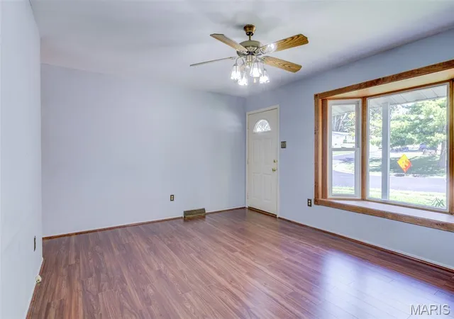 Photo 2 of Sale Pending at 3357 Glendale Ave, Saint Charles, MO 63301 | MLS# MIS26047323 | Listing updated on 2026-09-05