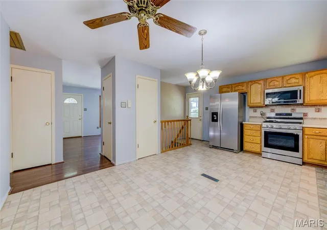 Photo 4 of Sale Pending at 3357 Glendale Ave, Saint Charles, MO 63301 | MLS# MIS26047323 | Listing updated on 2026-09-05