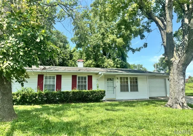 Photo 2 of Single family home for sale at 45 Delano Dr, East Saint Louis, IL 62206 | MLS# MIS26047326 | Listing updated on 2026-08-01
