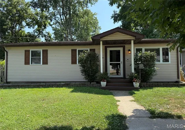 Photo 1 of Single family home for sale at 720 E Main St, Greenville, IL 62246 | MLS# MIS26047329 | Listing updated on 2026-09-14