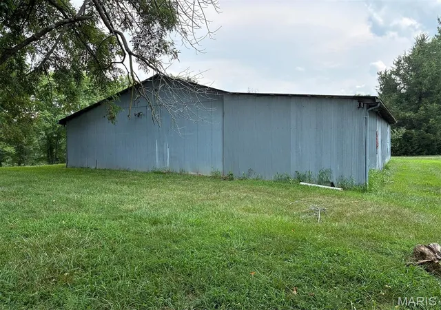 Photo 3 of Sale Pending at 22991 Arlo Farms Rd, Warrenton, MO 63383 | MLS# MIS26047331 | Listing updated on 2026-08-27