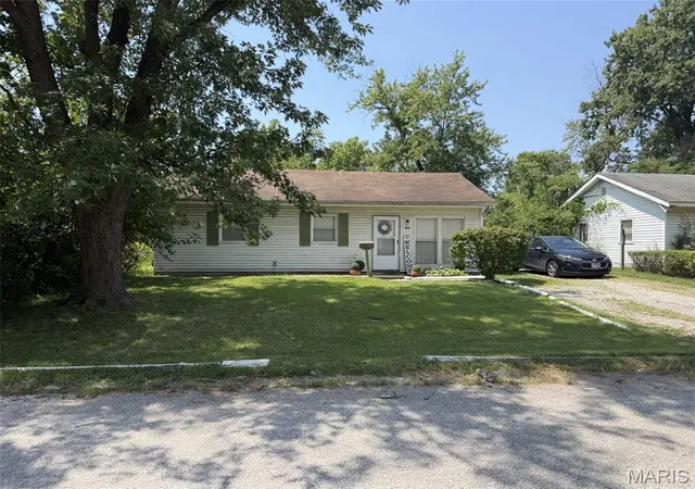 Photo 1 of Single family home for sale at 806 E 5th St, East Saint Louis, IL 62206 | MLS# MIS26047340 | Listing updated on 2026-07-31