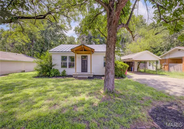 1st image of 121 Marion Ave, Sikeston, MO 63801 | MLS# MIS26047341