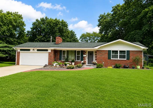 Photo 1 of Sale Pending at 414 Brittany Ln, Belleville, IL 62223 | MLS# MIS26047342 | Listing updated on 2026-08-31
