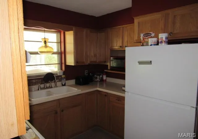 Photo 3 of Sale Pending at 414 Brittany Ln, Belleville, IL 62223 | MLS# MIS26047342 | Listing updated on 2026-08-31