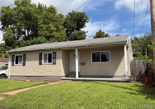 Photo 2 of Single family home for sale at 302 Barthel Ave, Saint Charles, MO 63301 | MLS# MIS26047347 | Listing updated on 2026-09-08