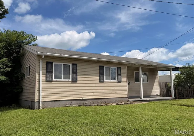 Photo 3 of Single family home for sale at 302 Barthel Ave, Saint Charles, MO 63301 | MLS# MIS26047347 | Listing updated on 2026-09-08