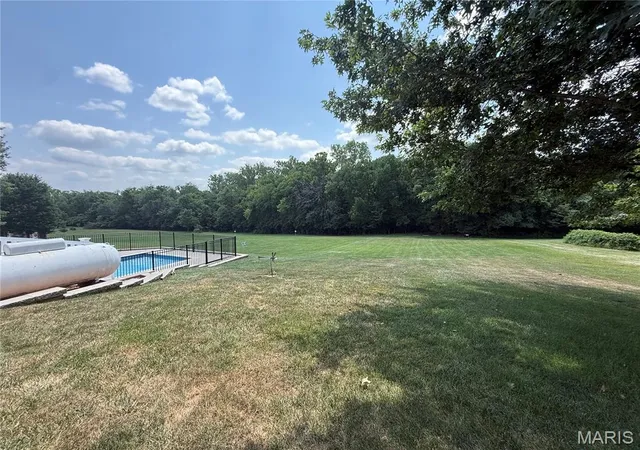 Photo 3 of Sale Pending at 208 Pennant Dr, Washington, MO 63090 | MLS# MIS26047356 | Listing updated on 2026-09-08