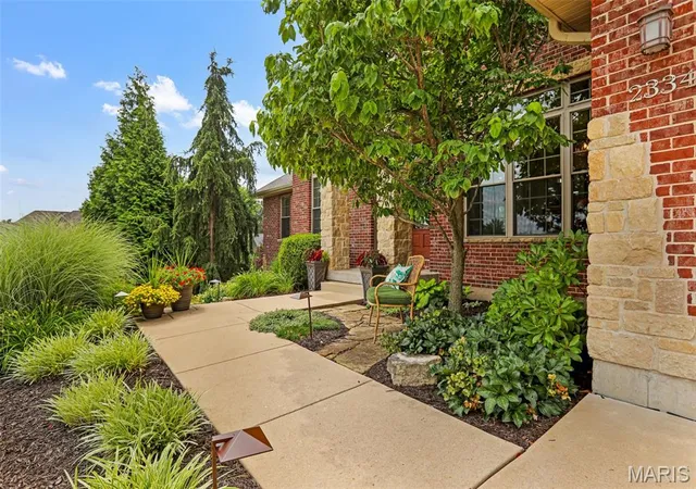 Photo 2 of Sale Pending at 2334 Silver Crest Ct, Washington, MO 63090 | MLS# MIS26047358 | Listing updated on 2026-07-27
