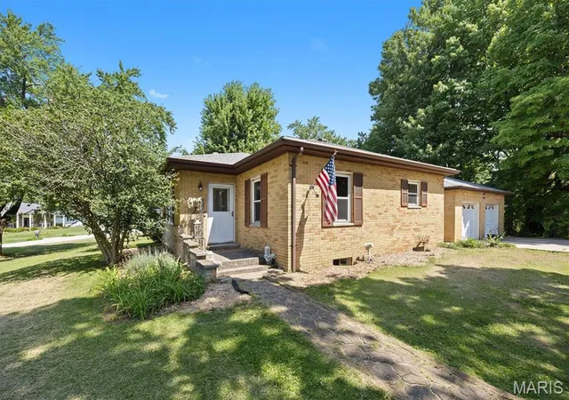 Photo 3 of Single family home for sale at 9 Lou Juan Dr, Glen Carbon, IL 62034 | MLS# MIS26047362 | Listing updated on 2026-09-20