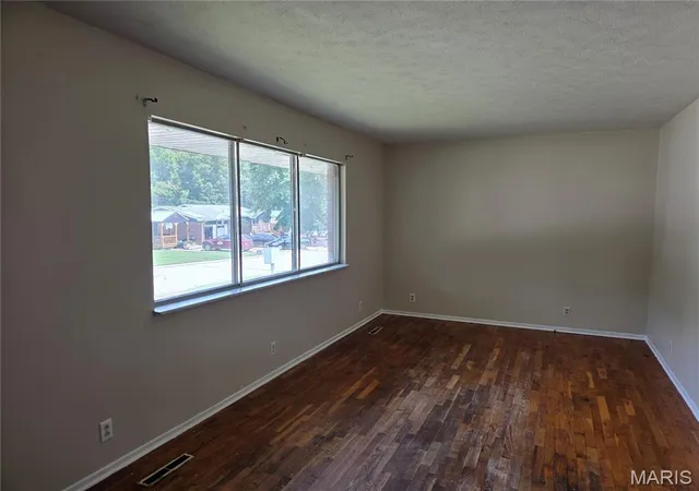 4th image of 113 Elliott Dr #A & B, Waynesville, MO 65583 | MLS# MIS26047365