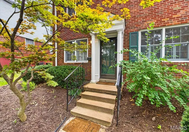 2nd image of 9066 W Swan Circle Dr, Saint Louis, MO 63144 | MLS# MIS26047376