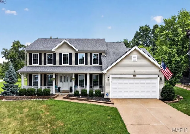 Photo 2 of Single family home for sale at 1016 Lafayette Pl, Lake Saint Louis, MO 63367 | MLS# MIS26047379 | Listing updated on 2026-09-14