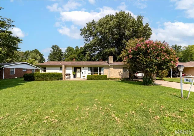 1st image of 920 Hawthorn Dr, Sikeston, MO 63801 | MLS# MIS26047382