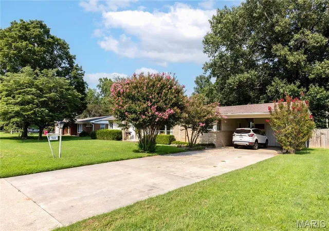 3rd image of 920 Hawthorn Dr, Sikeston, MO 63801 | MLS# MIS26047382