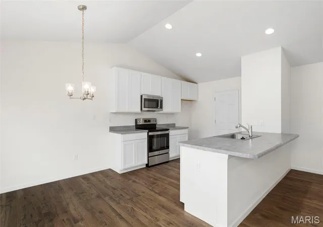 Photo 3 of Sale Pending at 6722 Raymond Ave, Saint Louis, MO 63133 | MLS# MIS26047394 | Listing updated on 2026-10-13