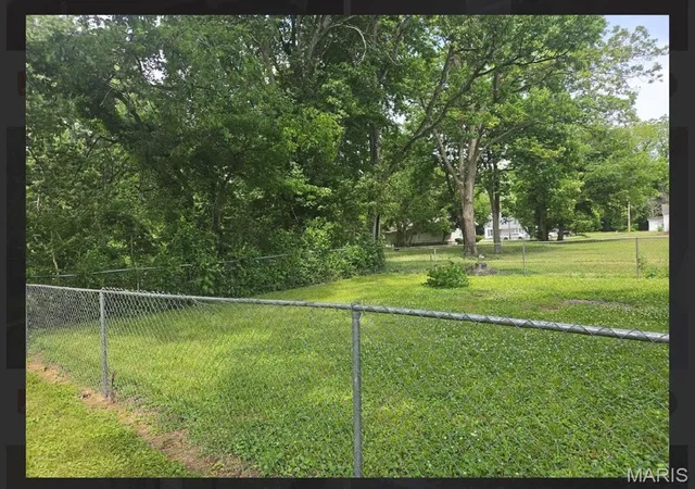 4th image of 308 Cleveland St, Charleston, MO 63834 | MLS# MIS26047398