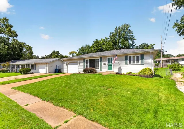 4th image of 6705 Vineland, Hazelwood, MO 63042 | MLS# MIS26047402