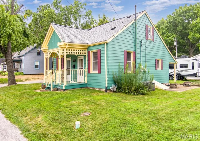 Photo 2 of Sale Pending at 417 Saint Paul St, Columbia, IL 62236 | MLS# MIS26047434 | Listing updated on 2026-08-19