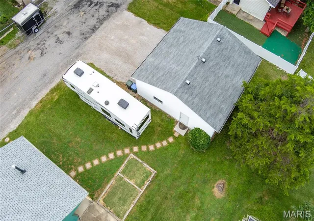 Photo 4 of Sale Pending at 417 Saint Paul St, Columbia, IL 62236 | MLS# MIS26047434 | Listing updated on 2026-08-19