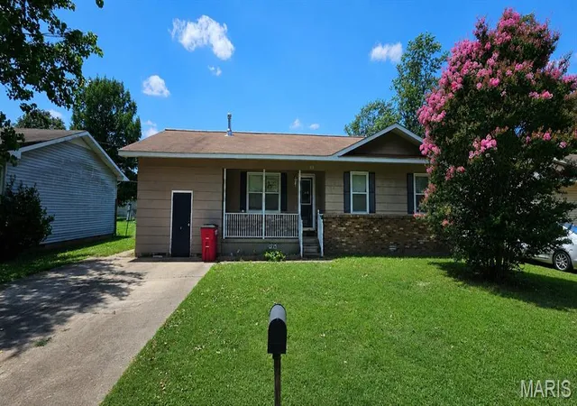 1st image of 319 Crowe St, Sikeston, MO 63801 | MLS# MIS26047440
