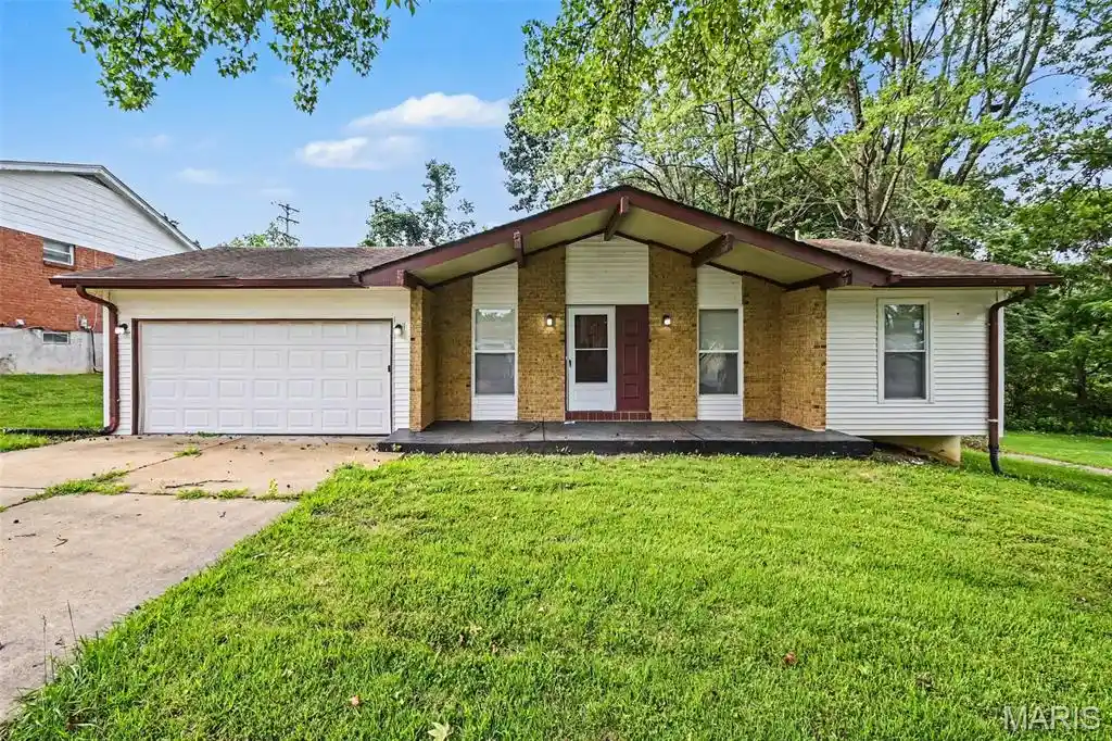 Photo 1 of Single family home for sale at 6692 Lesli Mari Ct, Florissant, MO 63033 | MLS# MIS26047442 | Listing updated on 2026-10-15