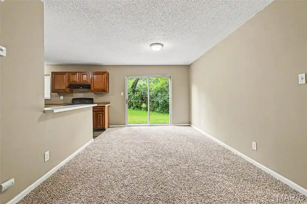 Photo 4 of Single family home for sale at 6692 Lesli Mari Ct, Florissant, MO 63033 | MLS# MIS26047442 | Listing updated on 2026-10-15