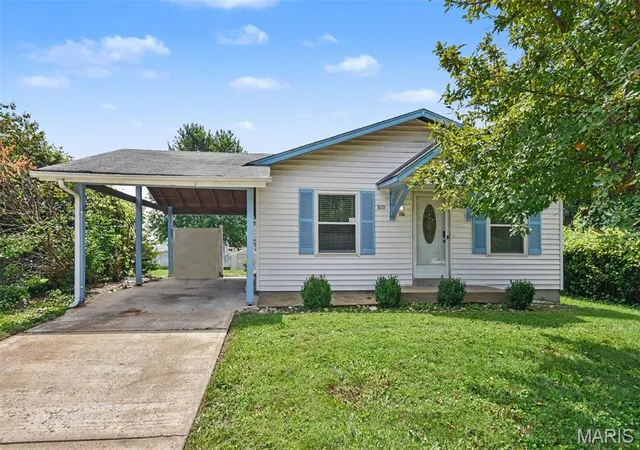 Single family home for sale at 3110 Sabrina Ln, Florissant, MO 63031 | MLS# MIS26047448