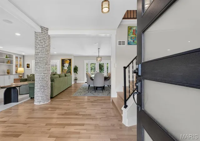 Photo 2 of Single family home for sale at 12237 Ladue Rd, Saint Louis, MO 63141 | MLS# MIS26047449 | Listing updated on 2026-08-25