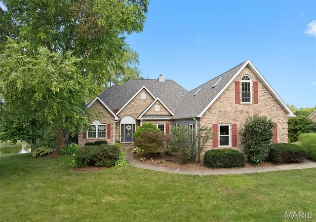 Photo 1 of Single family home for sale at 609 E Waters Edge Dr, Belleville, IL 62221 | MLS# MIS26047456 | Listing updated on 2026-09-02