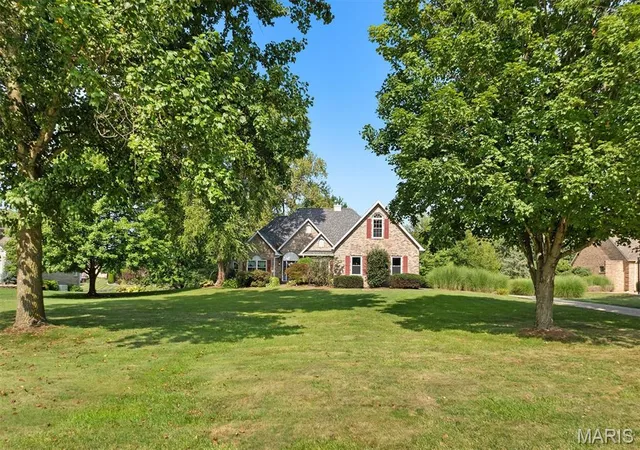 Photo 2 of Single family home for sale at 609 E Waters Edge Dr, Belleville, IL 62221 | MLS# MIS26047456 | Listing updated on 2026-09-02