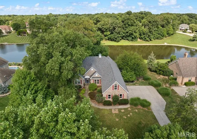 Photo 2 of Single family home for sale at 609 E Waters Edge Dr, Belleville, IL 62221 | MLS# MIS26047456 | Listing updated on 2026-09-02