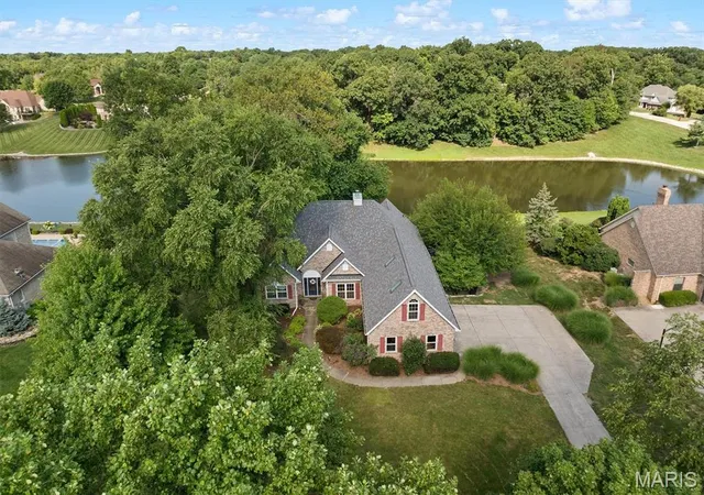 Photo 3 of Single family home for sale at 609 E Waters Edge Dr, Belleville, IL 62221 | MLS# MIS26047456 | Listing updated on 2026-09-02