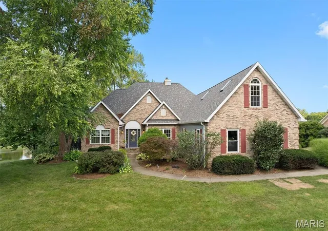 Photo 4 of Single family home for sale at 609 E Waters Edge Dr, Belleville, IL 62221 | MLS# MIS26047456 | Listing updated on 2026-09-02