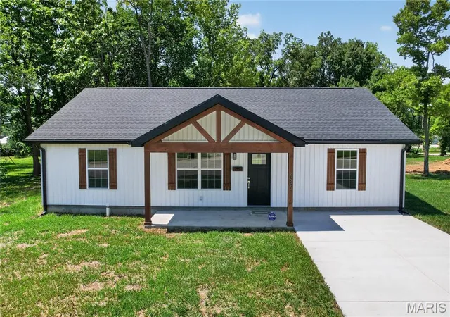 1st image of 535 Hayes St, Lebanon, MO 65536 | MLS# MIS26047457
