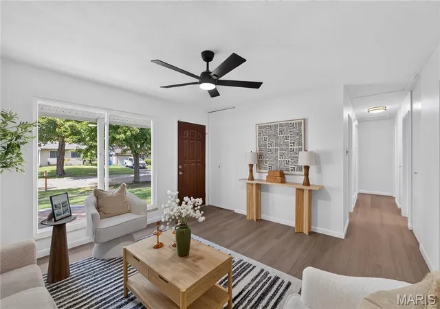 Photo 4 of Sale Pending at 2878 Foxwood Dr, Maryland Heights, MO 63043 | MLS# MIS26047461 | Listing updated on 2026-09-06