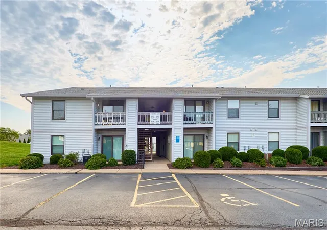 Condo for sale at 1626 Summergate Pkwy #E, Saint Peters, MO 63303 | MLS# MIS26047466