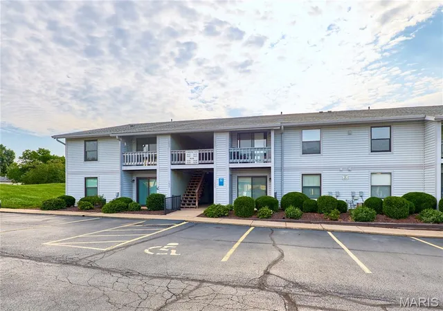Photo 2 of Condo for sale at 1626 Summergate Pkwy #E, Saint Peters, MO 63303 | MLS# MIS26047466 | Listing updated on 2026-08-17