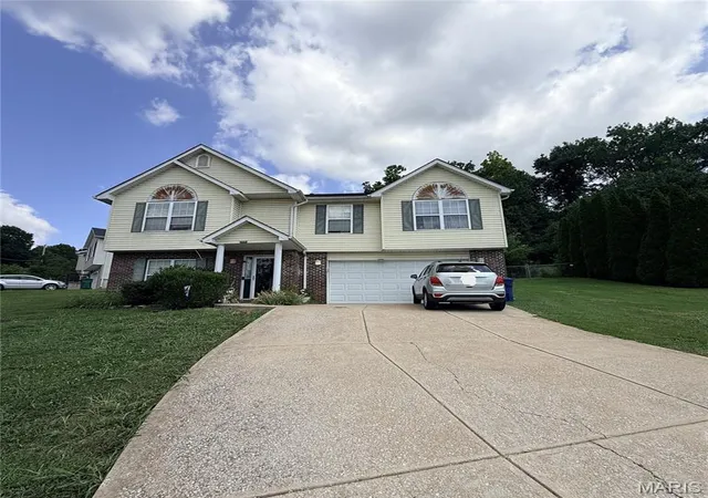 Photo 1 of Sale Pending at 1703 Hilltop Ln, Imperial, MO 63052 | MLS# MIS26047475 | Listing updated on 2026-08-28